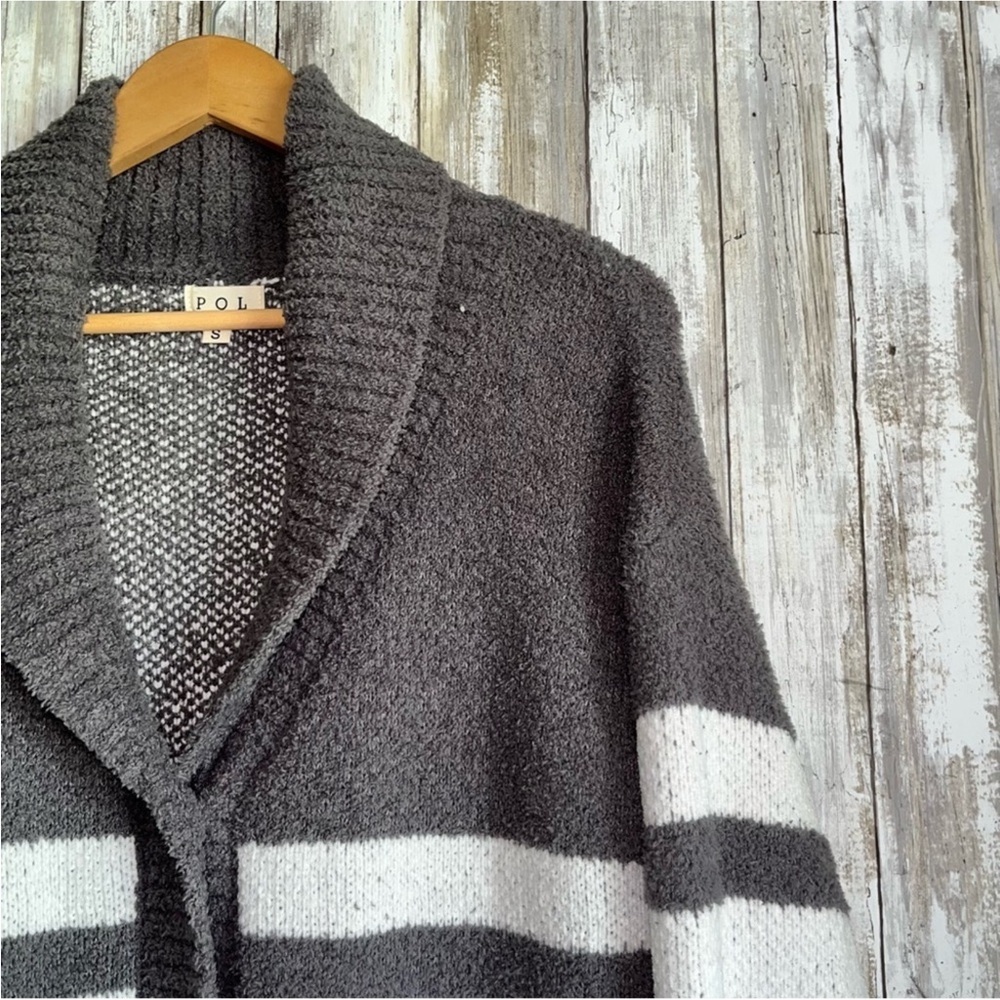 POL Jersee Plush Oversized Gray and White Striped Cardigan - Picture 5 of 6